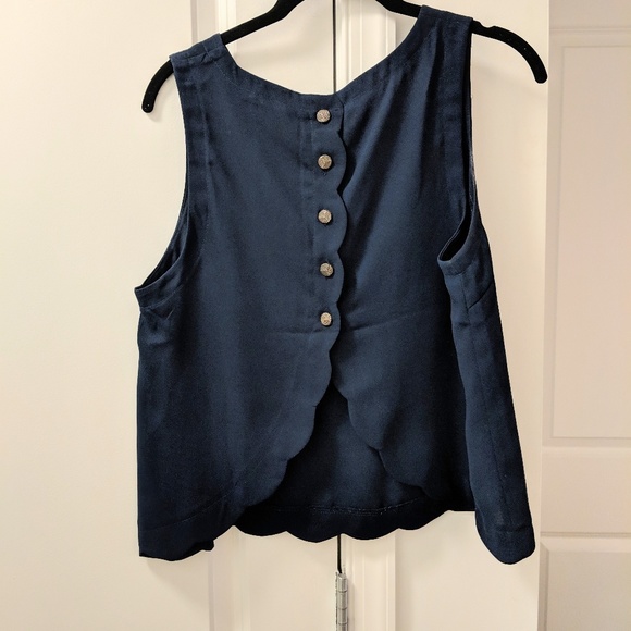 Tobi Tops - EUC Tobi - Scallop Top W/ Cool Back
